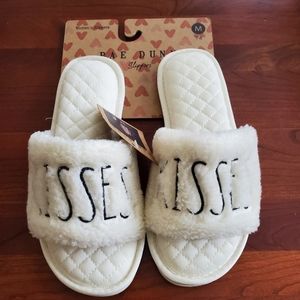 Rae Dunn Kisses Slippers Sz Med 7-8  New